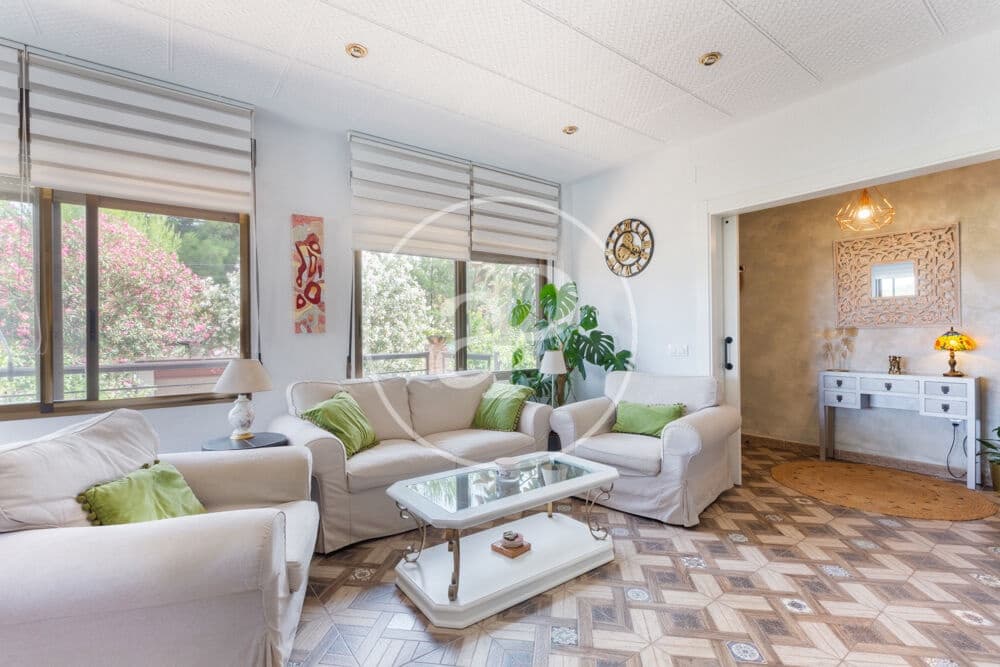 3 soveværelse Villa til salg i Chiva med swimmingpool - € 398.000 (Ref: 9915902)