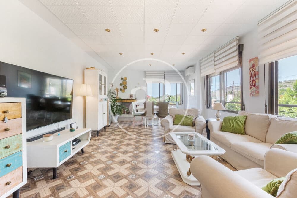 3 soveværelse Villa til salg i Chiva med swimmingpool - € 398.000 (Ref: 9915902)