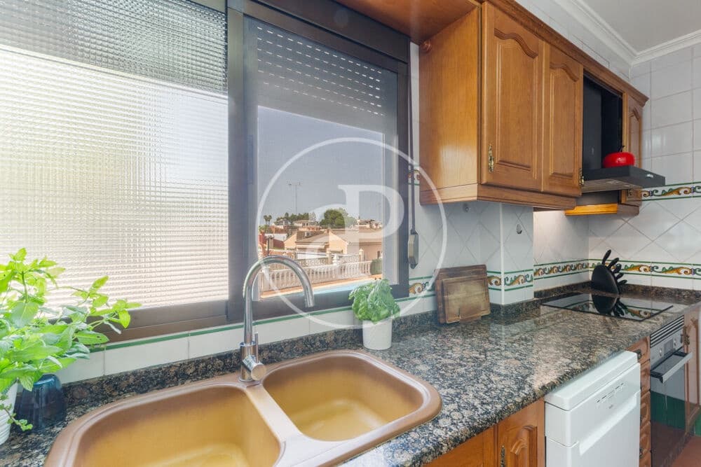 3 soveværelse Villa til salg i Chiva med swimmingpool - € 398.000 (Ref: 9915902)