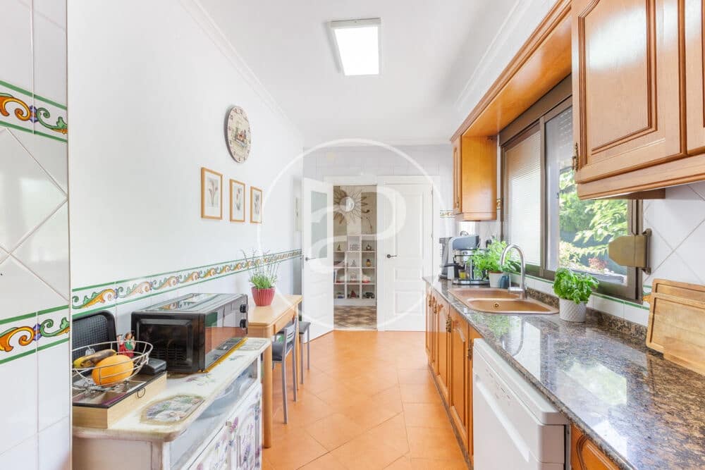 3 soveværelse Villa til salg i Chiva med swimmingpool - € 398.000 (Ref: 9915902)
