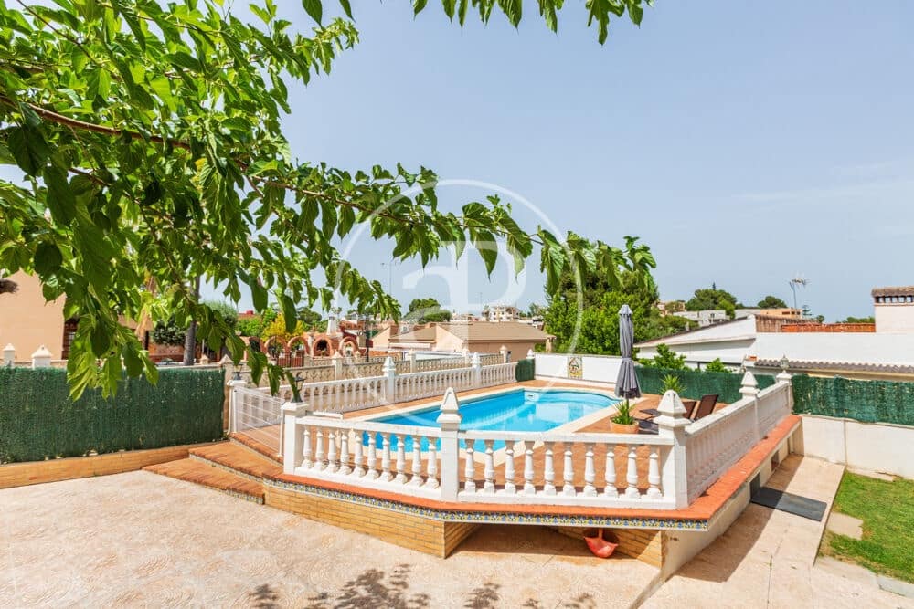 3 soveværelse Villa til salg i Chiva med swimmingpool - € 398.000 (Ref: 9915902)