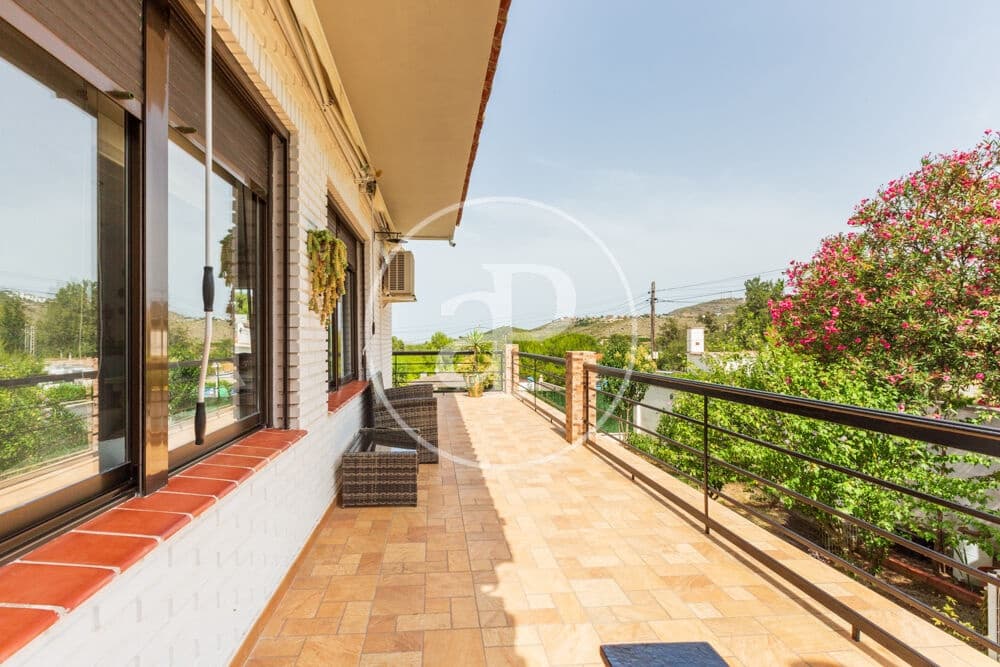 3 soveværelse Villa til salg i Chiva med swimmingpool - € 398.000 (Ref: 9915902)