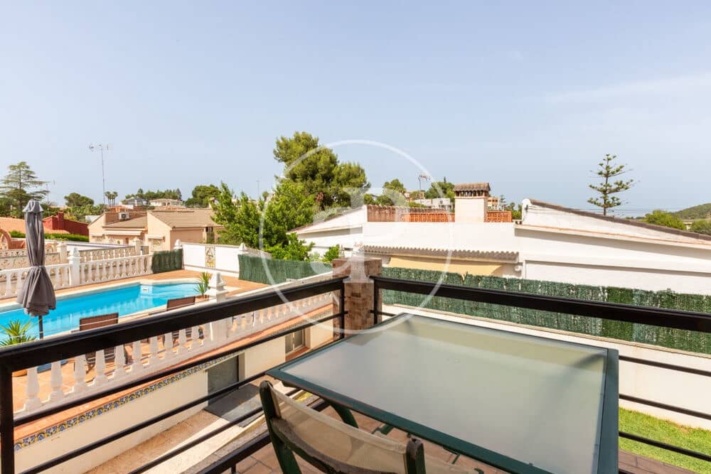 3 soveværelse Villa til salg i Chiva med swimmingpool - € 398.000 (Ref: 9915902)