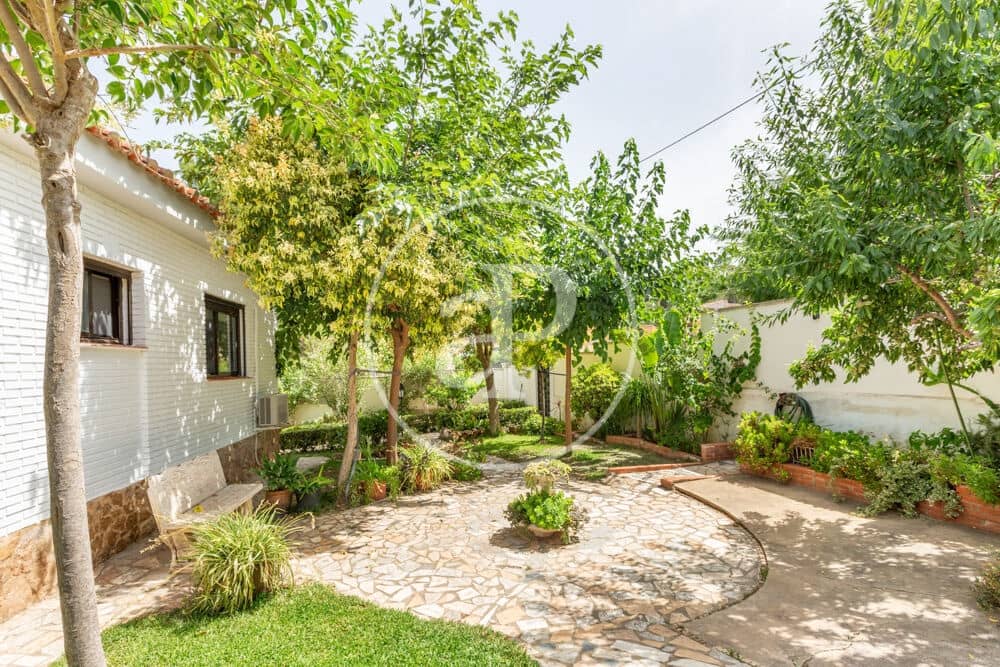 3 soveværelse Villa til salg i Chiva med swimmingpool - € 398.000 (Ref: 9915902)