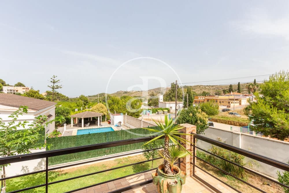 3 soveværelse Villa til salg i Chiva med swimmingpool - € 398.000 (Ref: 9915902)