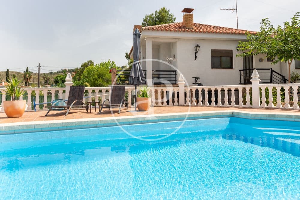 3 soveværelse Villa til salg i Chiva med swimmingpool - € 398.000 (Ref: 9915902)