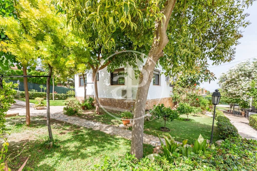 3 soveværelse Villa til salg i Chiva med swimmingpool - € 398.000 (Ref: 9915902)