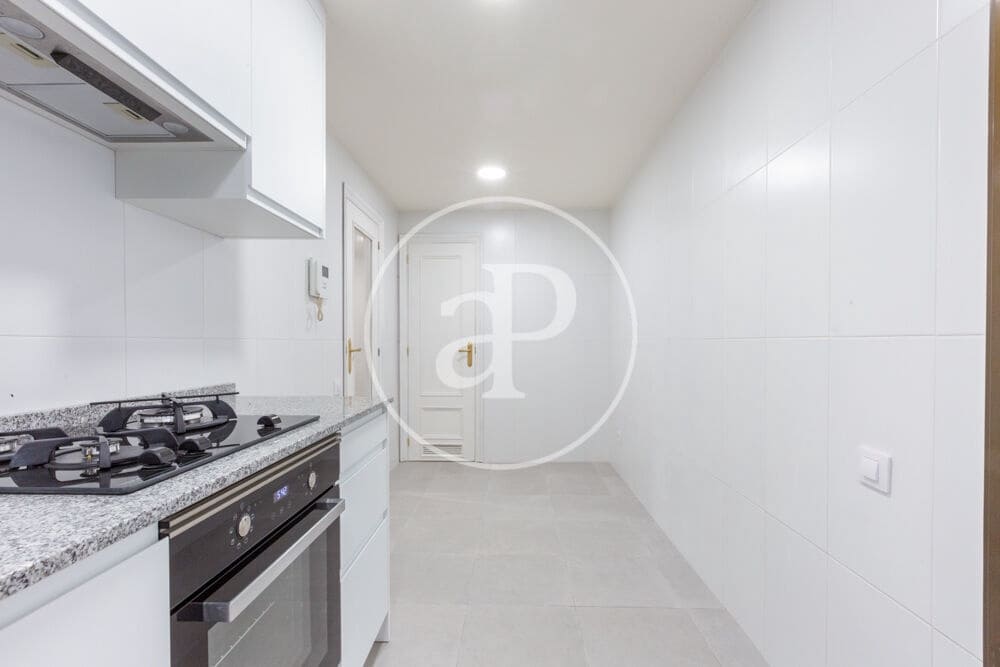 3 sovrum Lägenhet att hyra i Valencia stad - 1 600 € (Ref: 9915903)