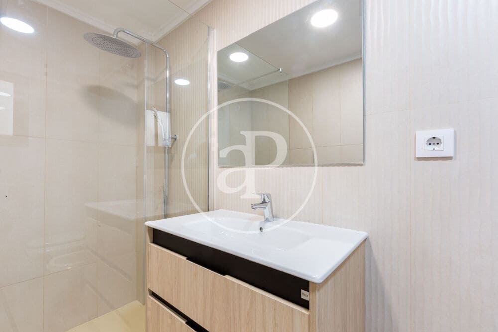 3 sovrum Lägenhet att hyra i Valencia stad - 1 600 € (Ref: 9915903)