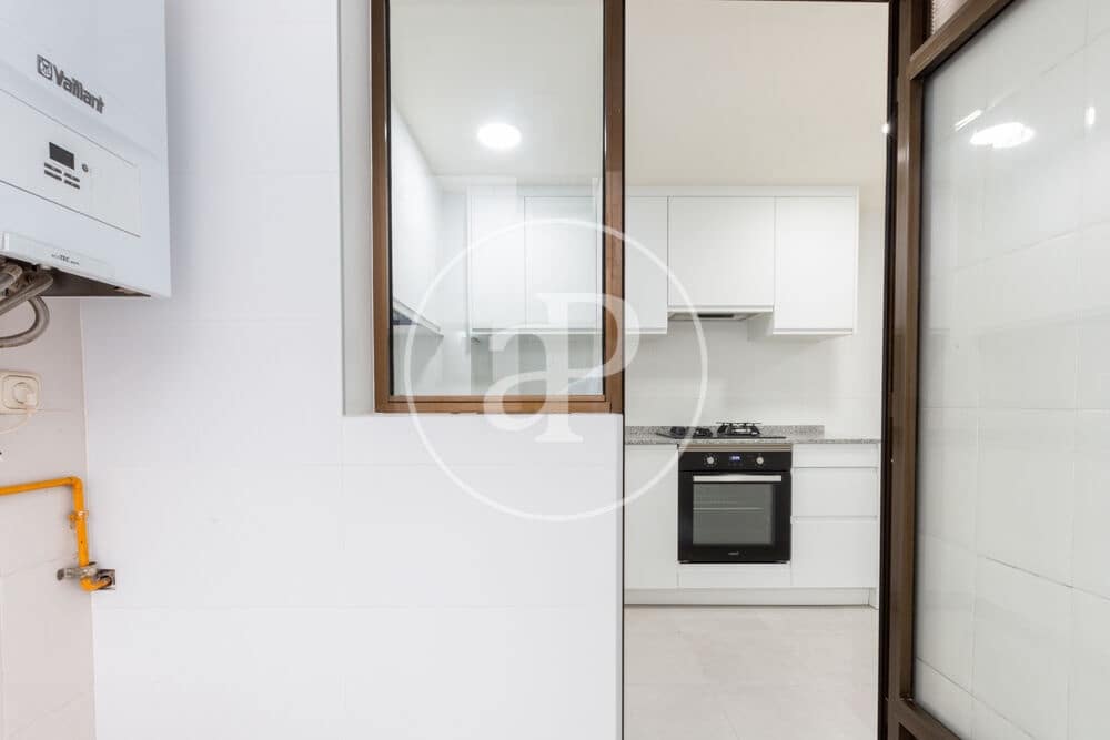 3 sovrum Lägenhet att hyra i Valencia stad - 1 600 € (Ref: 9915903)