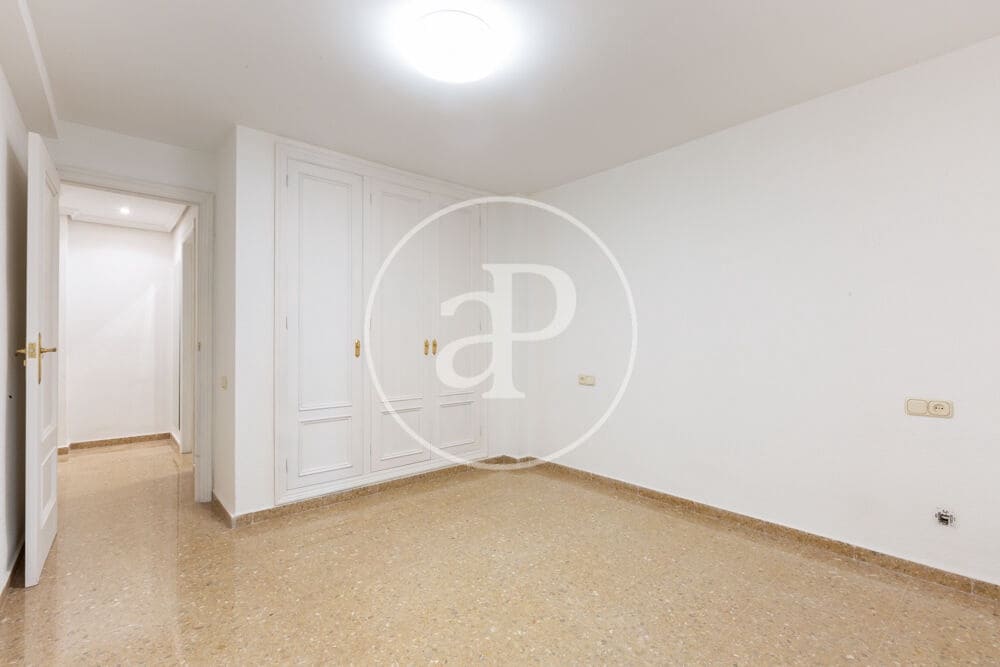 3 sovrum Lägenhet att hyra i Valencia stad - 1 600 € (Ref: 9915903)