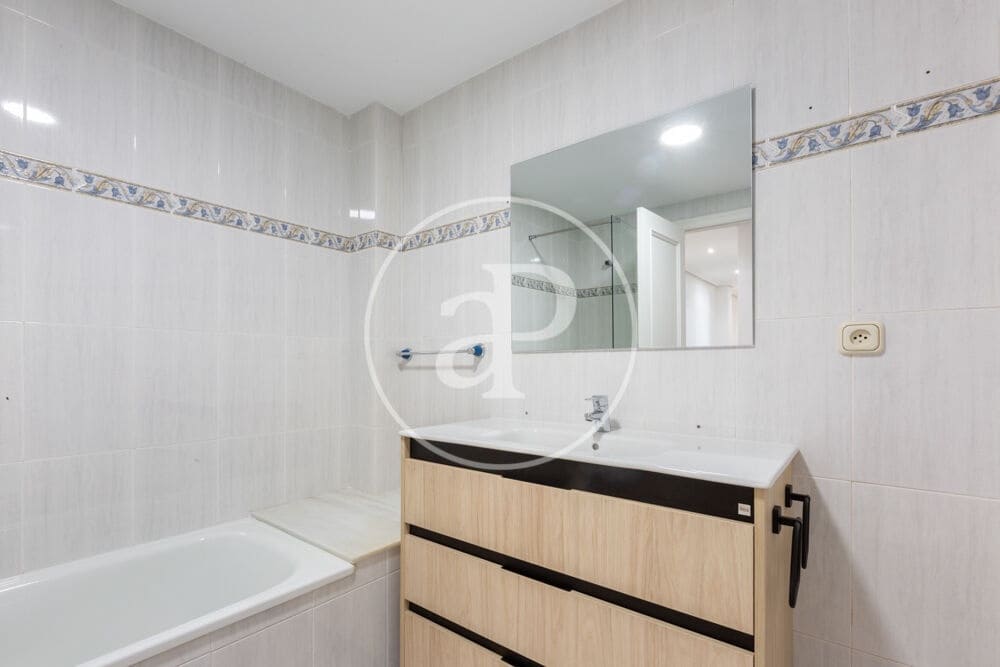 3 sovrum Lägenhet att hyra i Valencia stad - 1 600 € (Ref: 9915903)