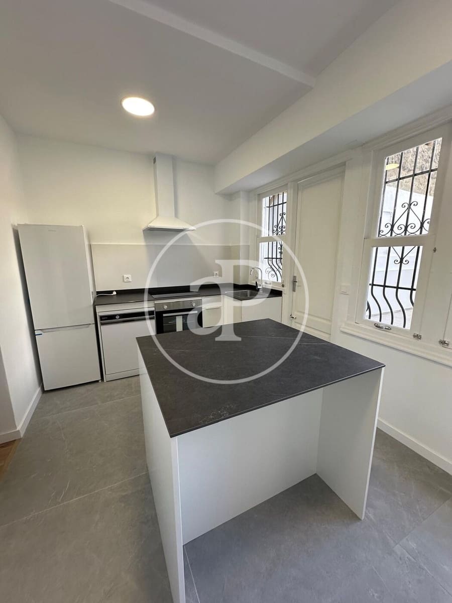 3 bedroom Apartment for rent in Valencia city - € 1,700 (Ref: 9915909)