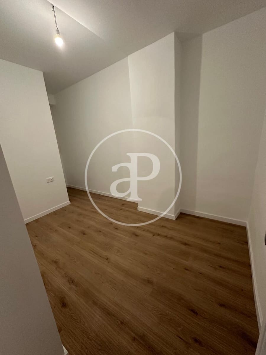 3 bedroom Apartment for rent in Valencia city - € 1,700 (Ref: 9915909)