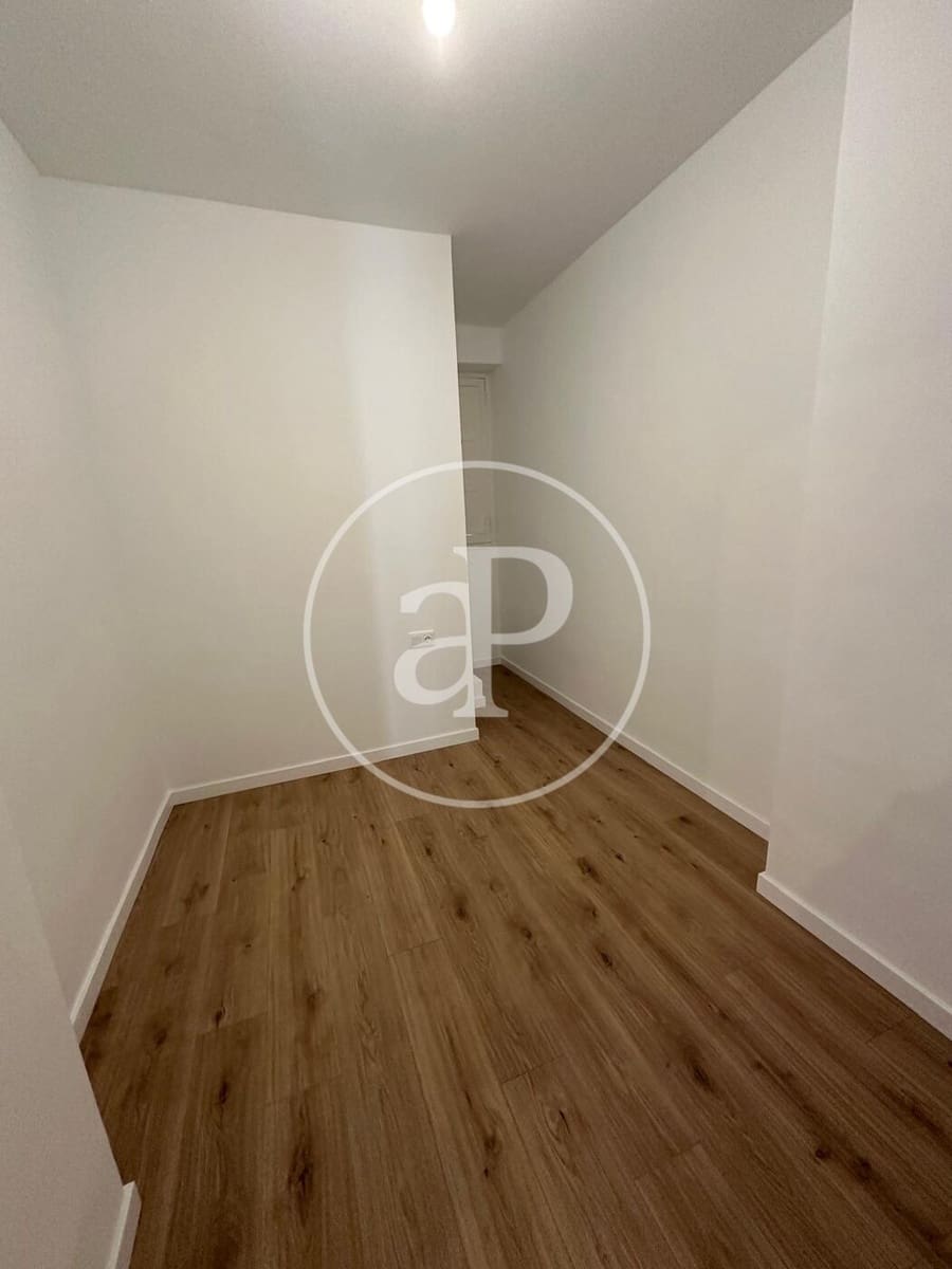 3 bedroom Apartment for rent in Valencia city - € 1,700 (Ref: 9915909)
