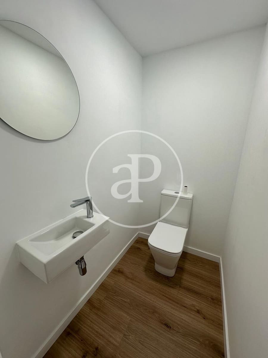 3 bedroom Apartment for rent in Valencia city - € 1,700 (Ref: 9915909)