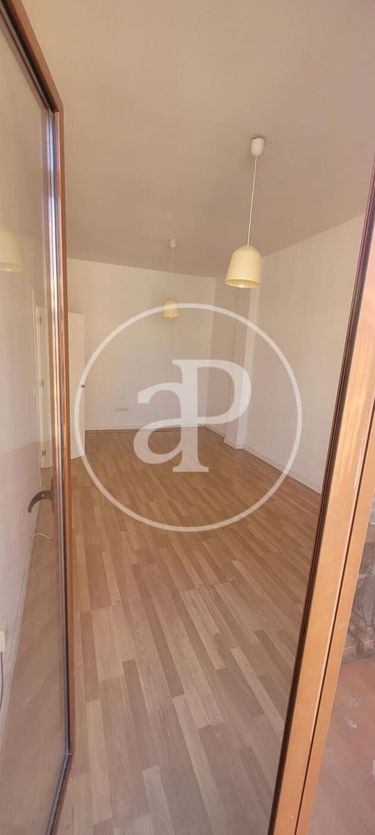 3 slaapkamer Appartement te huur in Valencia stad - € 1.100 (Ref: 9915910)