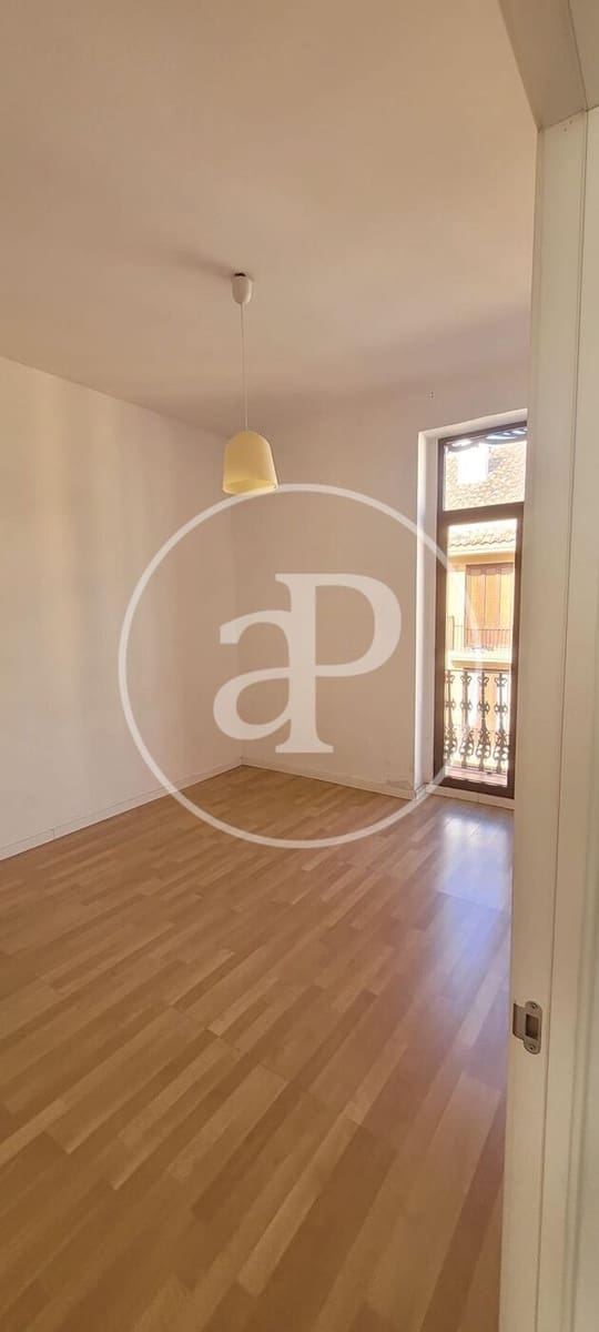 3 slaapkamer Appartement te huur in Valencia stad - € 1.100 (Ref: 9915910)