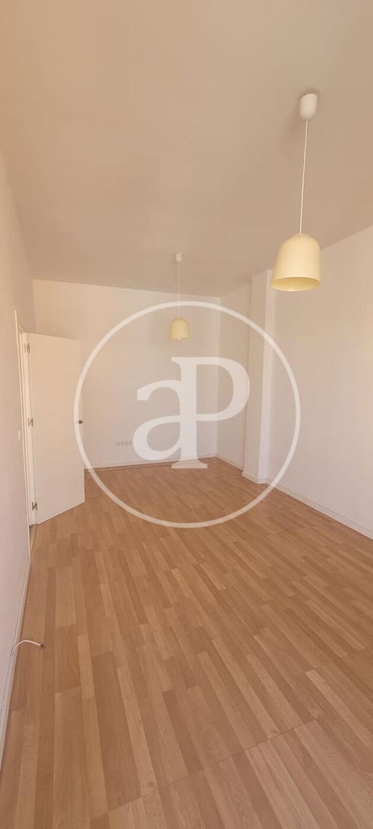 3 slaapkamer Appartement te huur in Valencia stad - € 1.100 (Ref: 9915910)