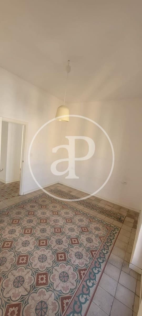 3 slaapkamer Appartement te huur in Valencia stad - € 1.100 (Ref: 9915910)