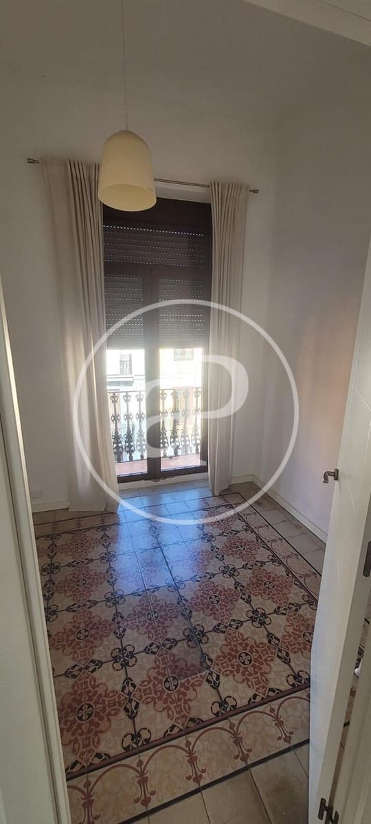 3 slaapkamer Appartement te huur in Valencia stad - € 1.100 (Ref: 9915910)