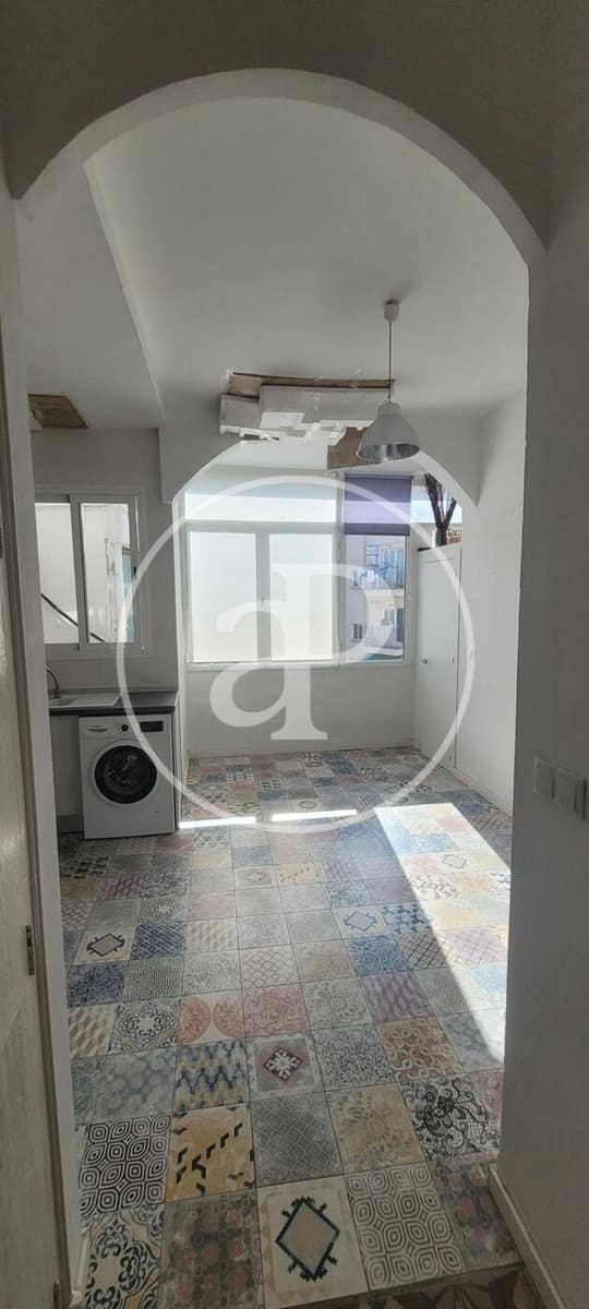 3 slaapkamer Appartement te huur in Valencia stad - € 1.100 (Ref: 9915910)