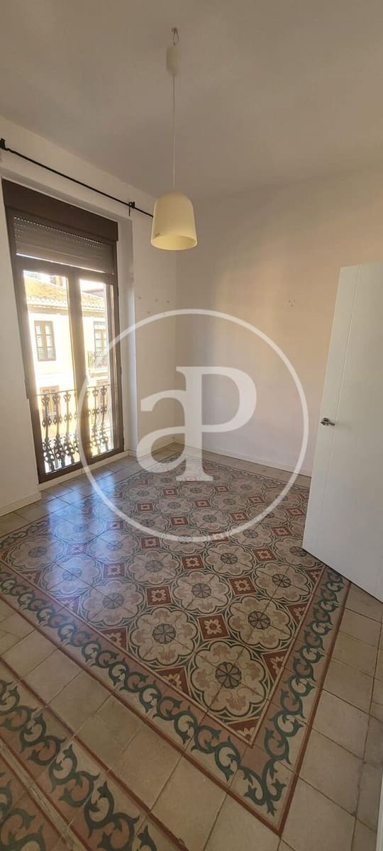 3 slaapkamer Appartement te huur in Valencia stad - € 1.100 (Ref: 9915910)