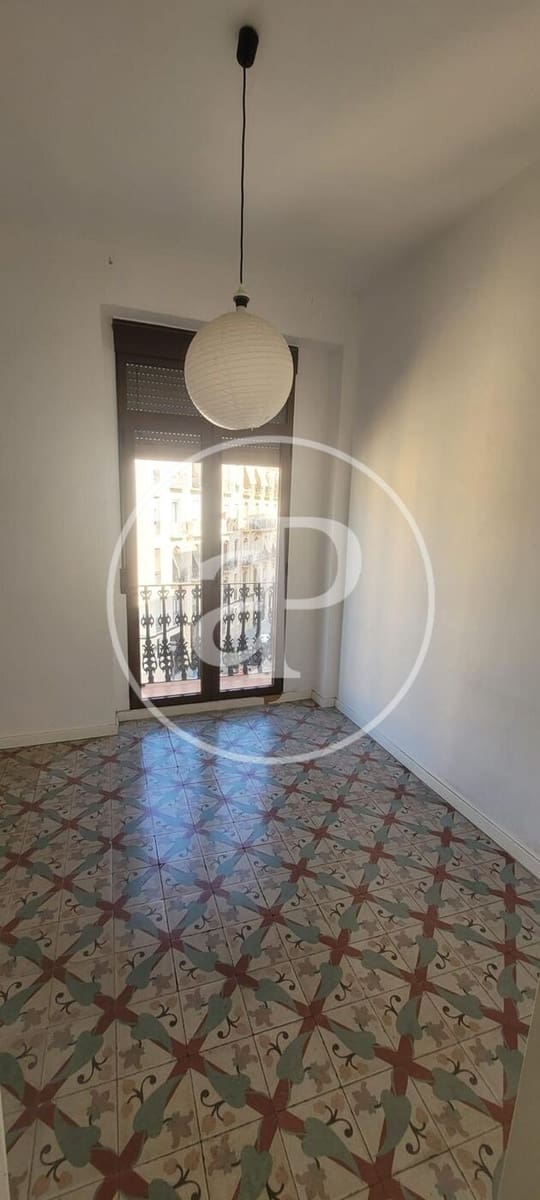 3 slaapkamer Appartement te huur in Valencia stad - € 1.100 (Ref: 9915910)