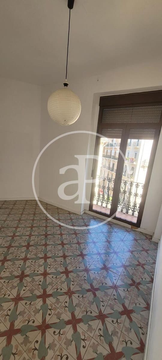 3 slaapkamer Appartement te huur in Valencia stad - € 1.100 (Ref: 9915910)