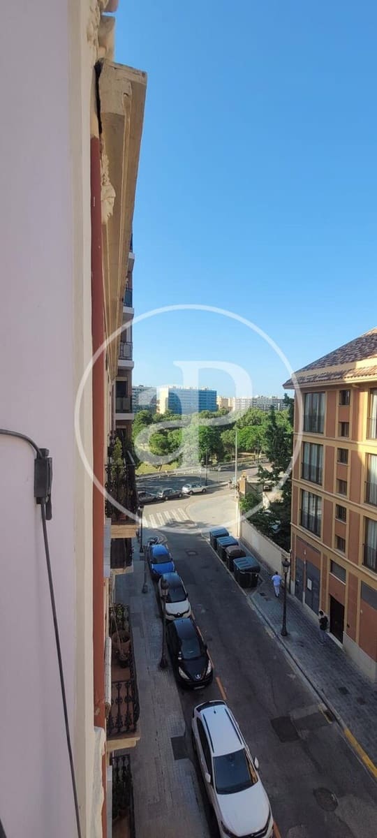 3 slaapkamer Appartement te huur in Valencia stad - € 1.100 (Ref: 9915910)
