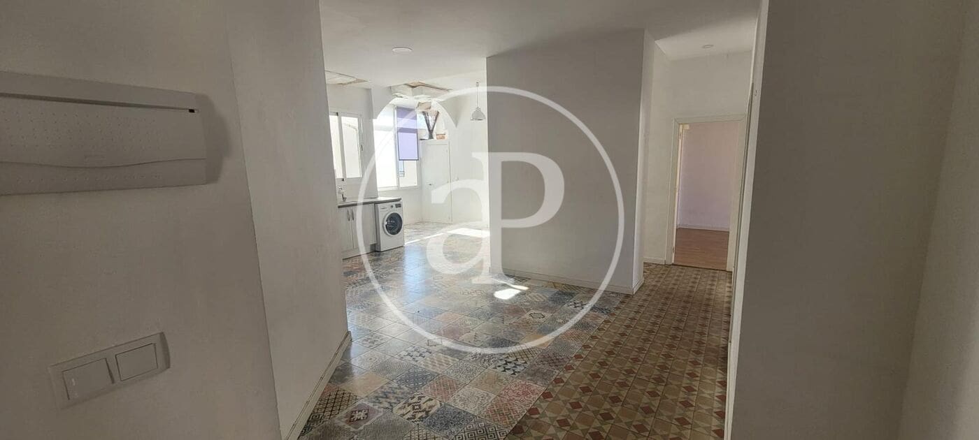 3 slaapkamer Appartement te huur in Valencia stad - € 1.100 (Ref: 9915910)