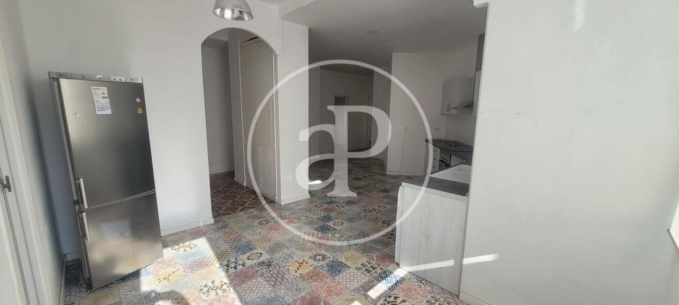 3 slaapkamer Appartement te huur in Valencia stad - € 1.100 (Ref: 9915910)