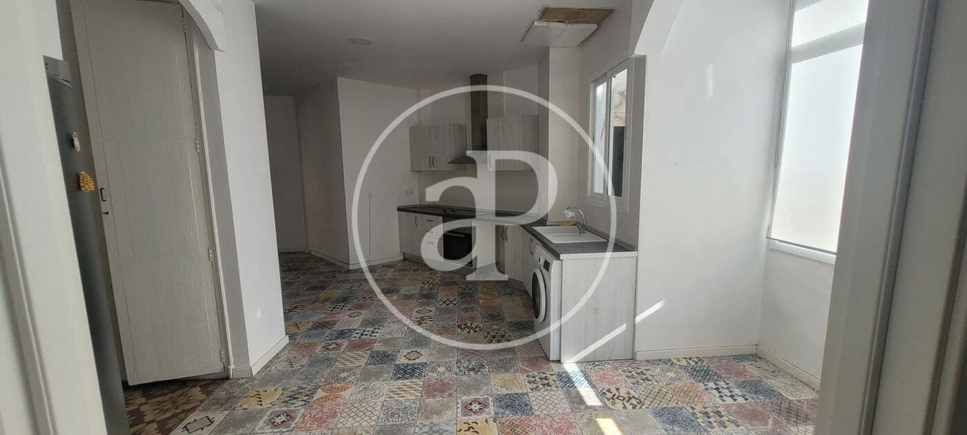 3 slaapkamer Appartement te huur in Valencia stad - € 1.100 (Ref: 9915910)