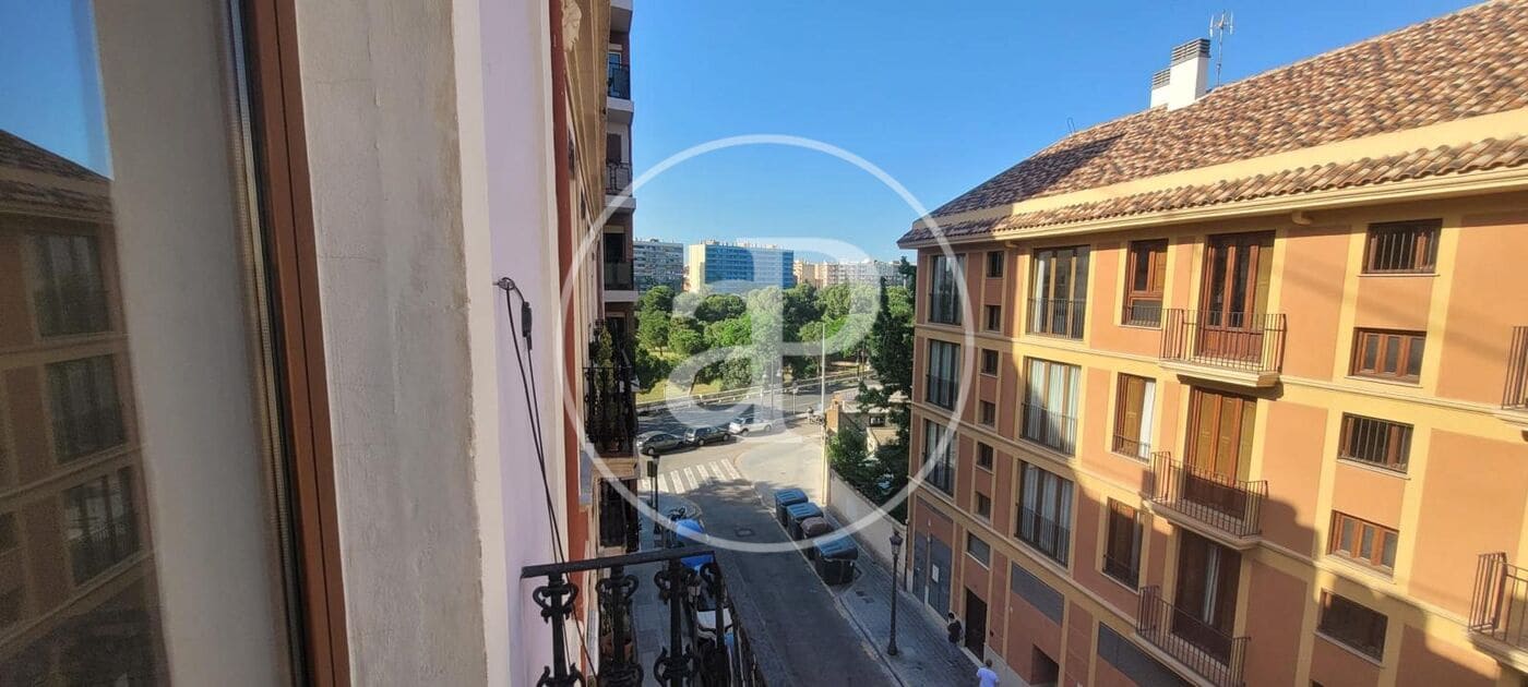 3 slaapkamer Appartement te huur in Valencia stad - € 1.100 (Ref: 9915910)