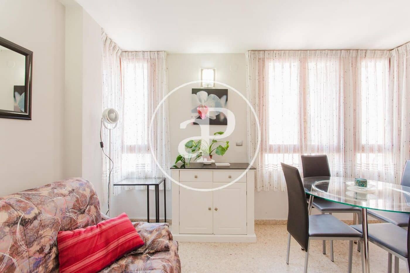 1 slaapkamer Appartement te huur in Valencia stad - € 1.350 (Ref: 9920512)
