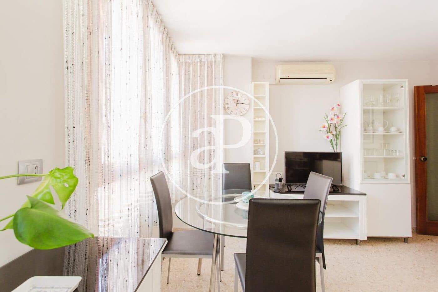 1 slaapkamer Appartement te huur in Valencia stad - € 1.350 (Ref: 9920512)