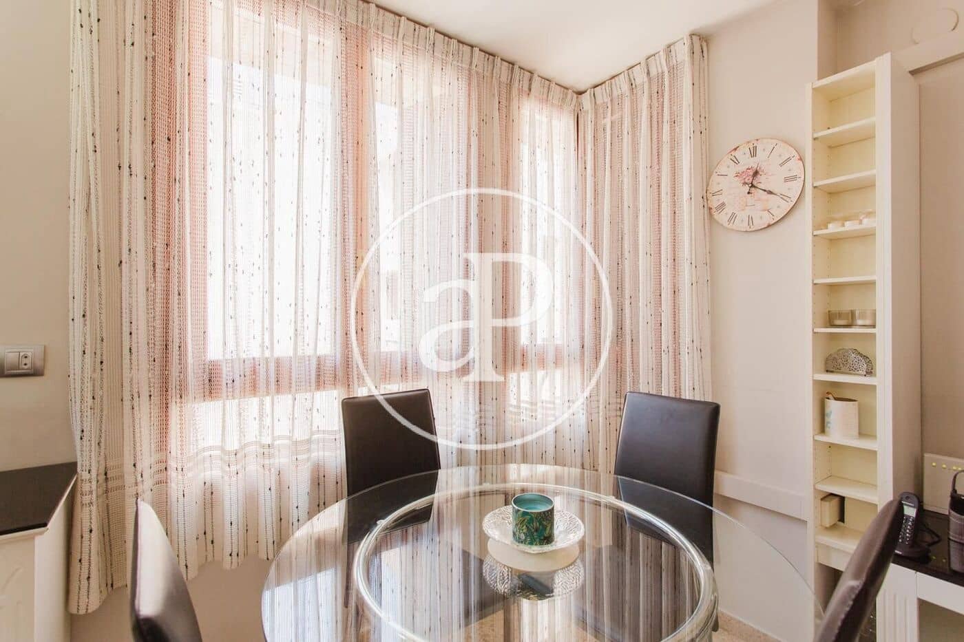 1 slaapkamer Appartement te huur in Valencia stad - € 1.350 (Ref: 9920512)