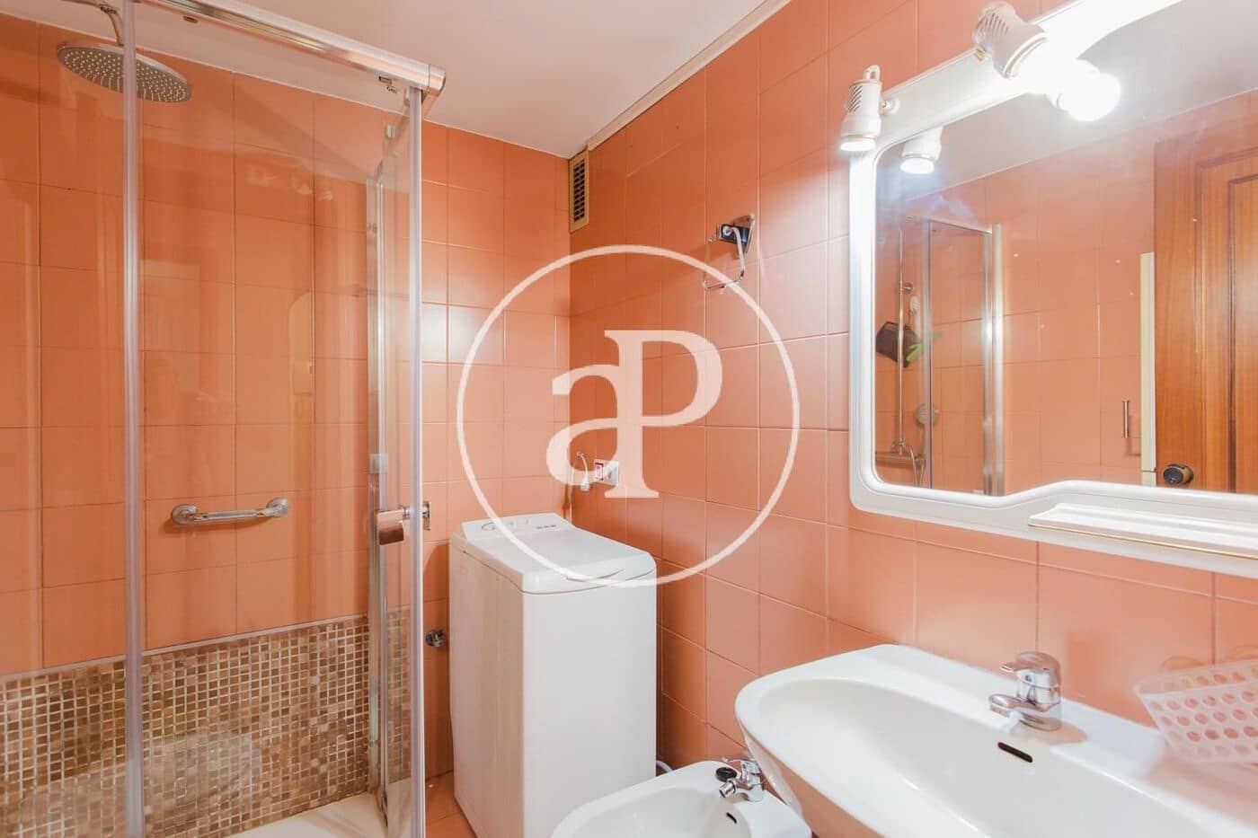 1 slaapkamer Appartement te huur in Valencia stad - € 1.350 (Ref: 9920512)
