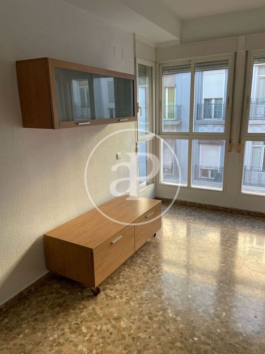 1 slaapkamer Appartement te huur in Valencia stad met garage - € 1.400 (Ref: 9920516)