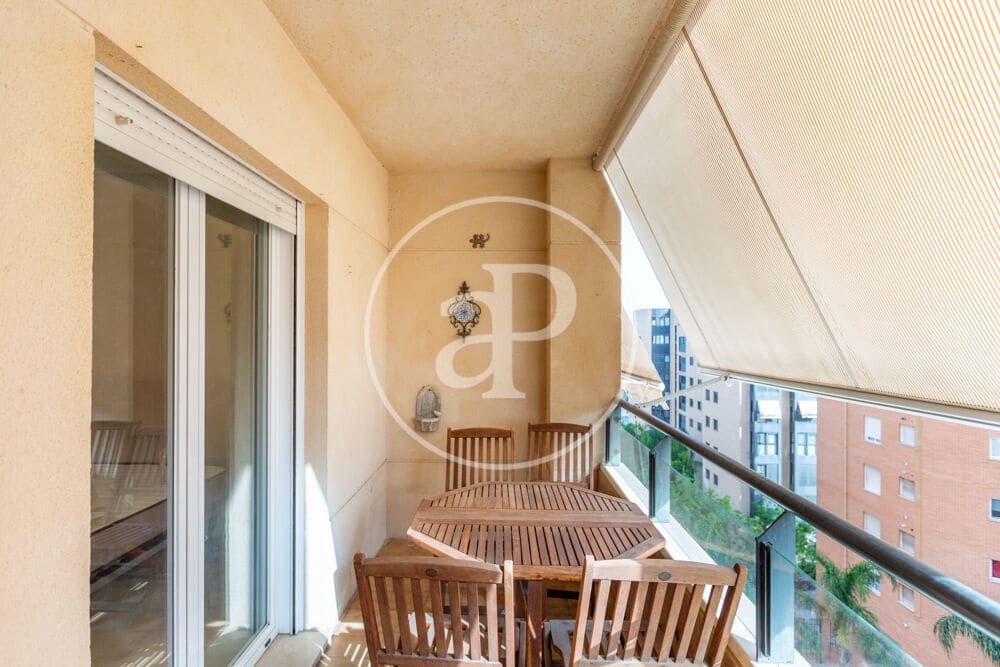 3 quarto Apartamento para arrendar em Valencia cidade com piscina garagem - 2 500 € (Ref: 9922375)