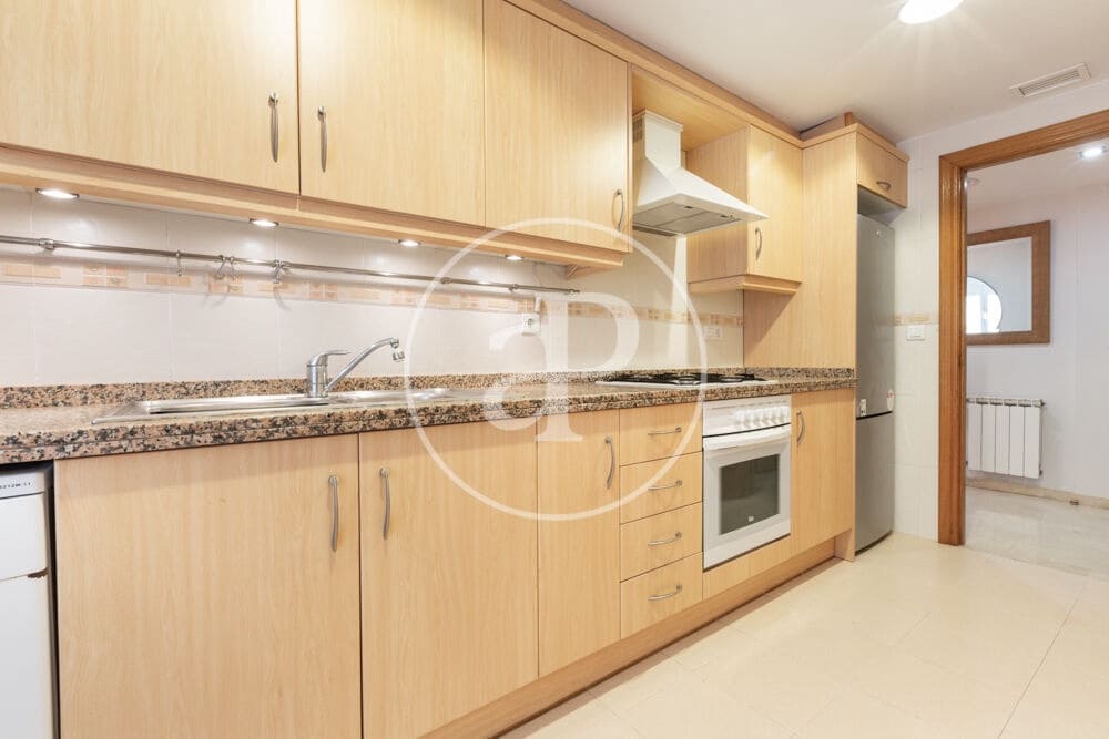3 quarto Apartamento para arrendar em Valencia cidade com piscina garagem - 2 500 € (Ref: 9922375)