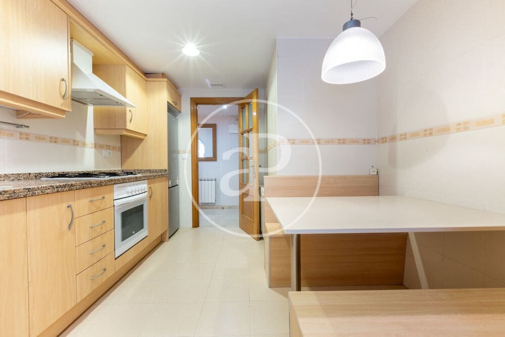 3 quarto Apartamento para arrendar em Valencia cidade com piscina garagem - 2 500 € (Ref: 9922375)