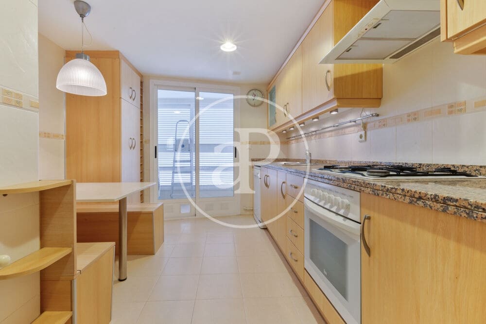 3 quarto Apartamento para arrendar em Valencia cidade com piscina garagem - 2 500 € (Ref: 9922375)