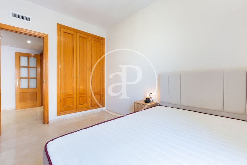 3 quarto Apartamento para arrendar em Valencia cidade com piscina garagem - 2 500 € (Ref: 9922375)
