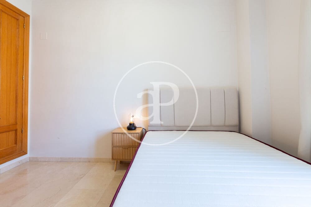 3 quarto Apartamento para arrendar em Valencia cidade com piscina garagem - 2 500 € (Ref: 9922375)