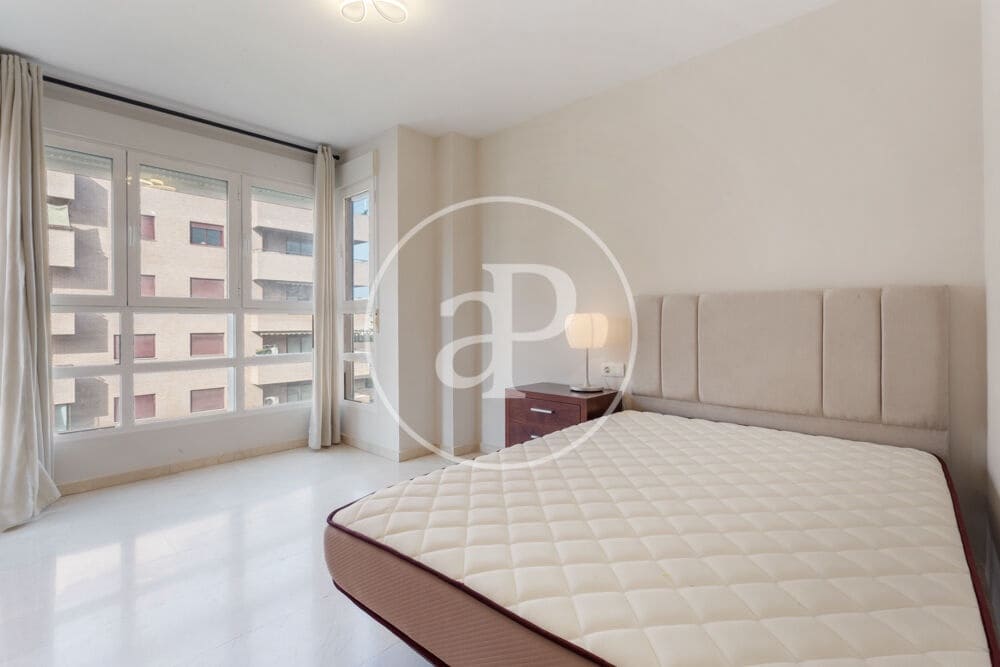 3 quarto Apartamento para arrendar em Valencia cidade com piscina garagem - 2 500 € (Ref: 9922375)