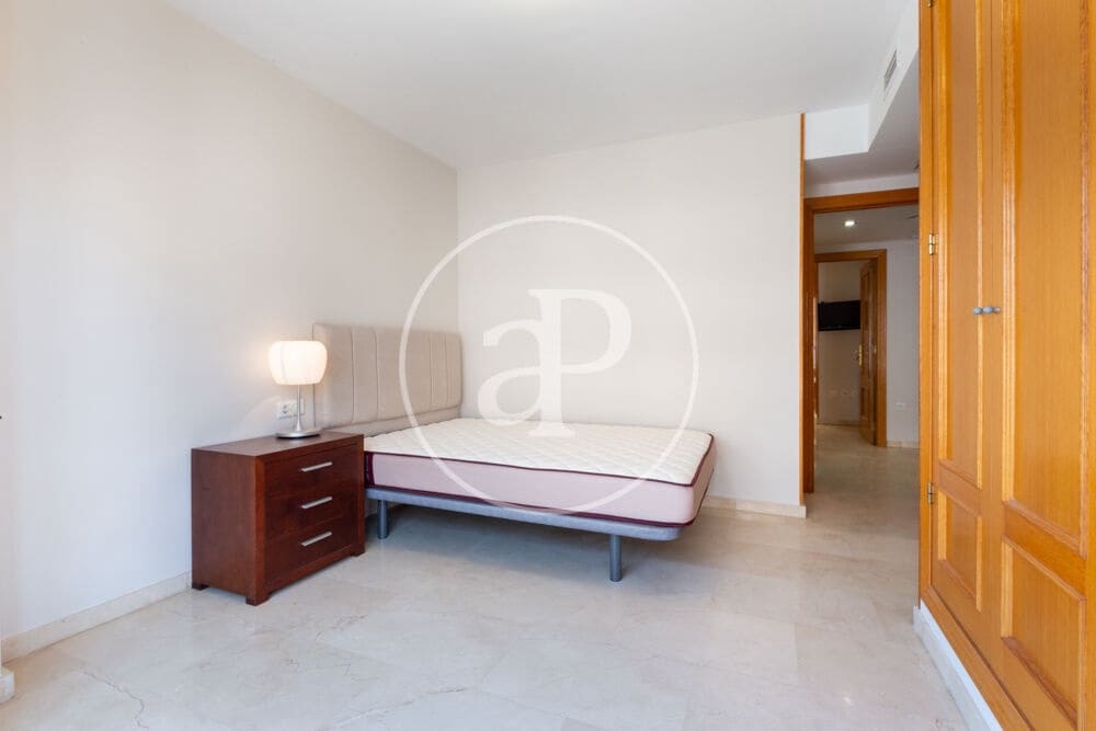 3 quarto Apartamento para arrendar em Valencia cidade com piscina garagem - 2 500 € (Ref: 9922375)