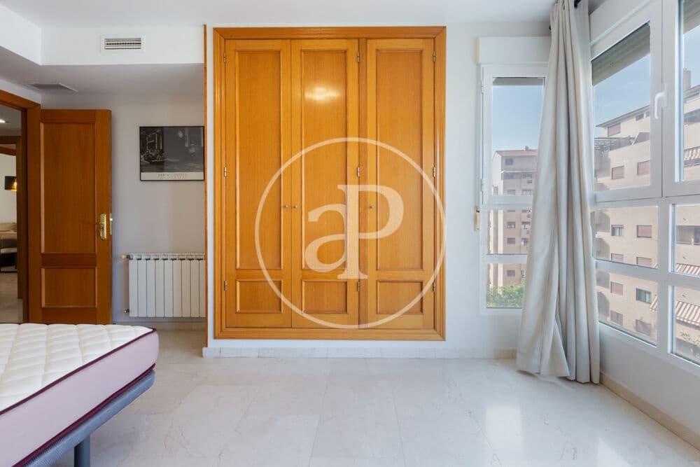 3 quarto Apartamento para arrendar em Valencia cidade com piscina garagem - 2 500 € (Ref: 9922375)