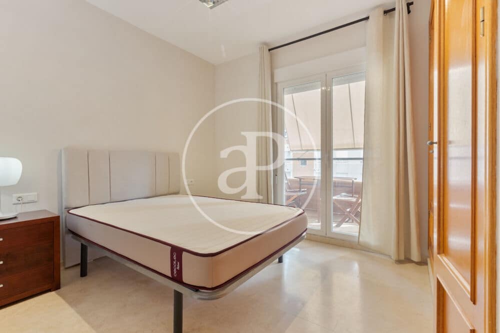 3 quarto Apartamento para arrendar em Valencia cidade com piscina garagem - 2 500 € (Ref: 9922375)