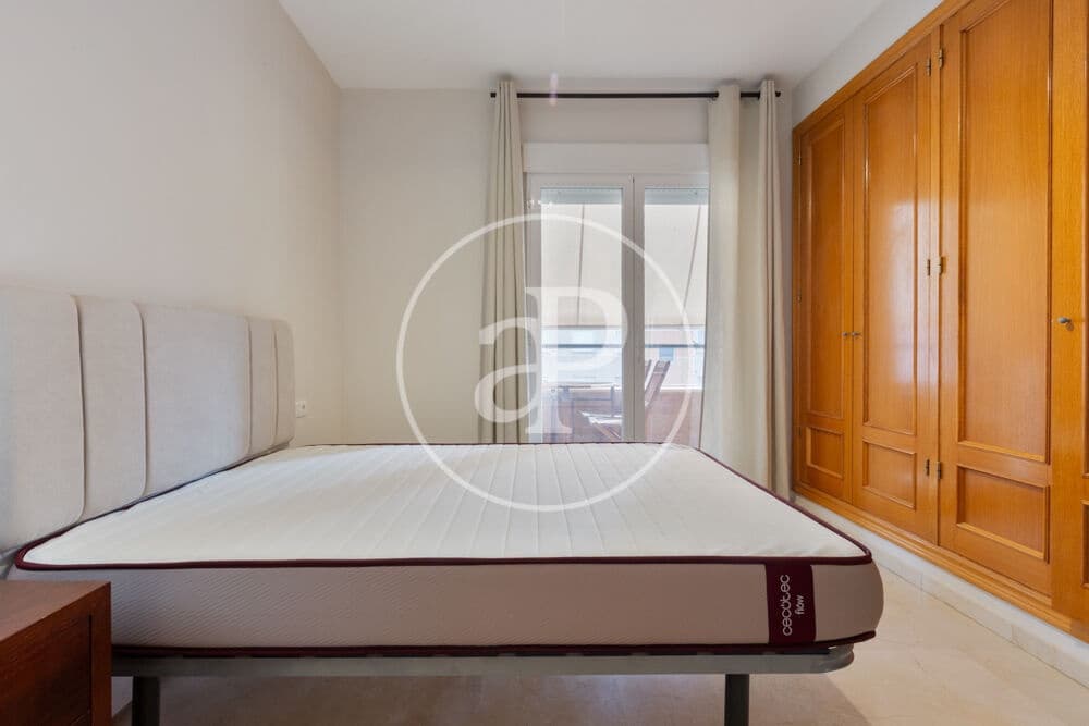 3 quarto Apartamento para arrendar em Valencia cidade com piscina garagem - 2 500 € (Ref: 9922375)